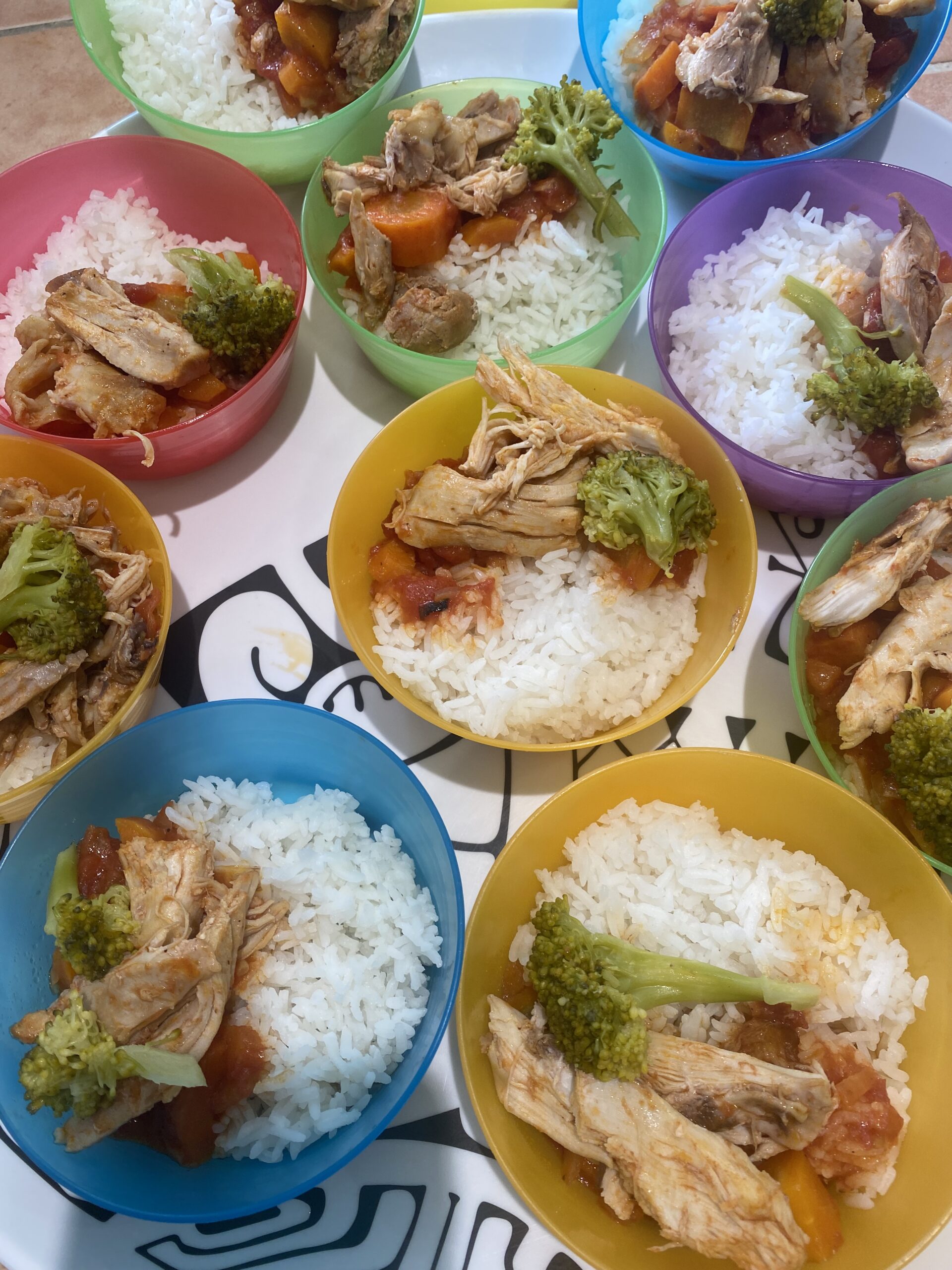 Crèche à Pirae avec des repas et des temps de vie adaptés aux jeunes enfants à Tahiti.